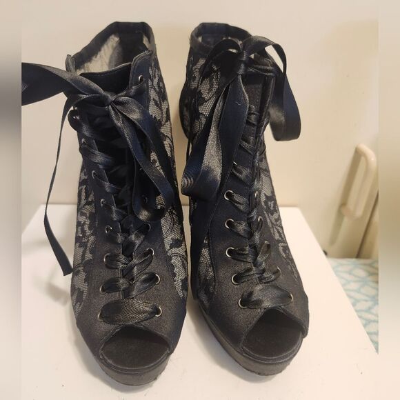 Stuart Weitzman Black Mesh/Lace Peep Toe Lace Up Ankle Boots sz.8 Ret.$495 - Picture 2 of 11